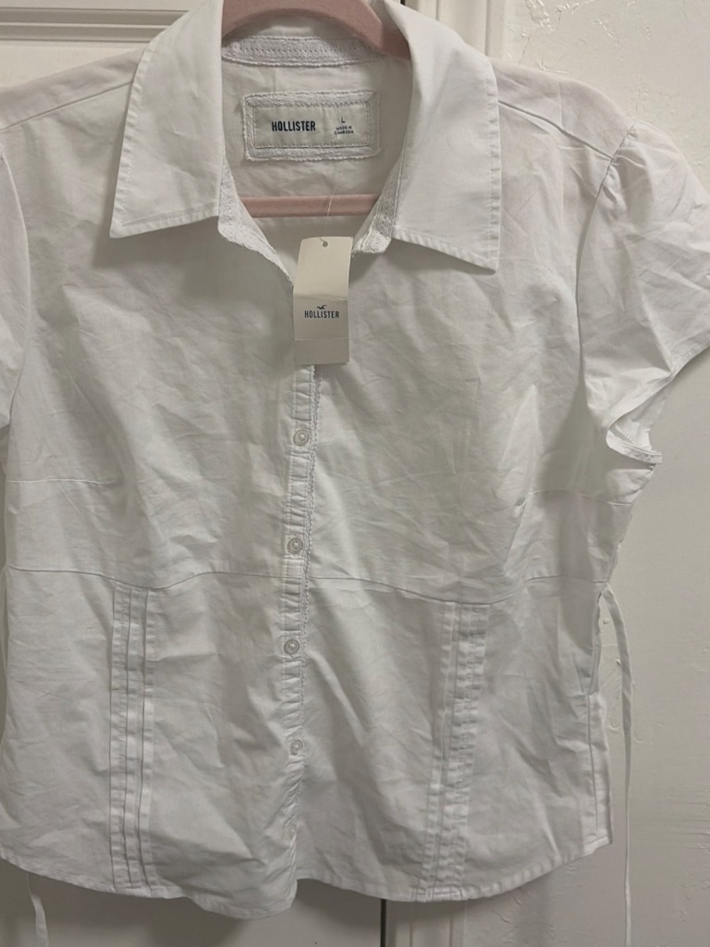 Hollister Men's White Short-Sleeve Button-Down Shirt